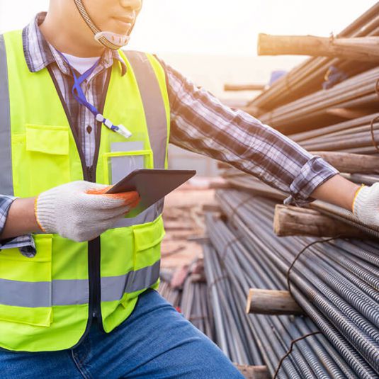 Industrial plant construction: Insite LMS platform on laptop, desktop computer and smartphone.