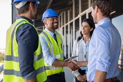 The digital supply chain with Insite Insite LMS: Team on construction site during handshake